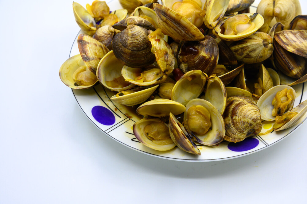 炒蛤蜊 蛤蜊 炒 炒菜 美食 食物 烹调 烹饪 容器 盘子 瓷盘 异形盘 白色瓷盘 圆盘子 静物 食品 中国 新鲜 特写 海鲜 贝壳 饮食 美味 形状 白色背景 摄影 亚洲 健康食物 海产 甲壳动物 有机食品 食物状态 营养 饮食文化 健康食品 海蛤 膳食 户内 主题 贝类 红辣椒 尖椒 绿色食品
