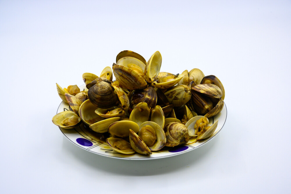 炒蛤蜊 蛤蜊 炒 炒菜 美食 食物 烹调 烹饪 容器 盘子 瓷盘 异形盘 白色瓷盘 圆盘子 静物 食品 中国 新鲜 特写 海鲜 贝壳 饮食 美味 形状 白色背景 摄影 亚洲 健康食物 海产 甲壳动物 有机食品 食物状态 营养 饮食文化 健康食品 海蛤 膳食 户内 主题 贝类 红辣椒 尖椒 绿色食品
