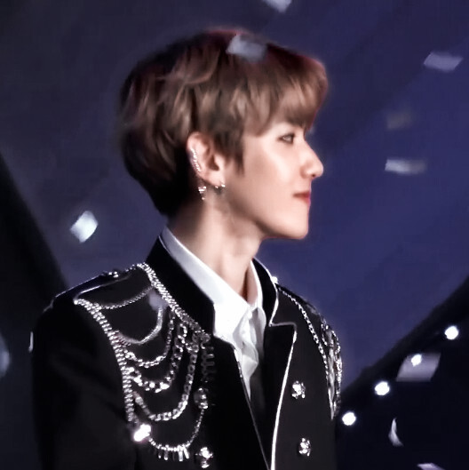 
·暗夜舞会的王子伯贤·
原截雾礼