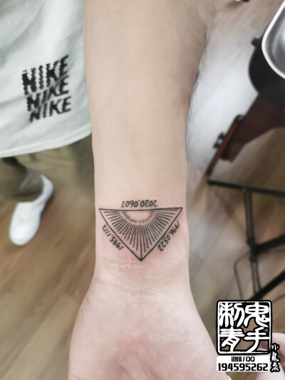 鬼手纹身小鬼店手腕三角形纹身师无双