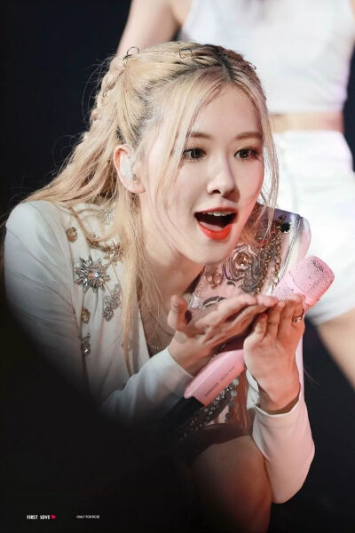 头像.rosé