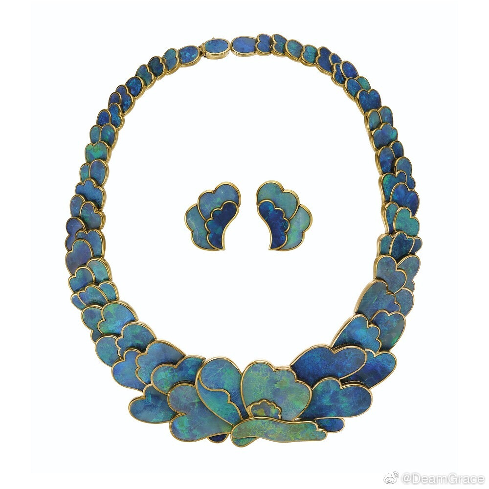 7月29日，Christie‘s 在纽约举行「Magnificent Jewels」珠宝春拍，呈现超过260件单品。本场最大亮点是一件镶有115.83ct水滴形钻石的铂金项链，最终以629.05万美元的价格落锤，成为本场成交价最高的拍品。 ​​​