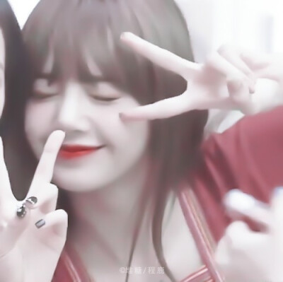 JISOO/LISA
/程鹿