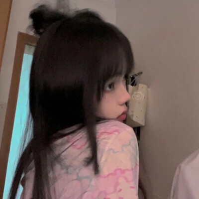 网图女/沈清九。