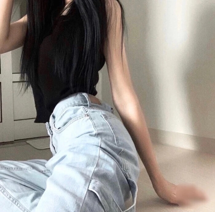 网图女/沈清九。