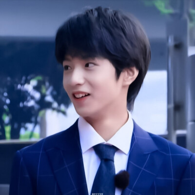 ¤刘耀文
“就承认一笑倾城一见自难忘”
——汪苏泷《一笑倾城》