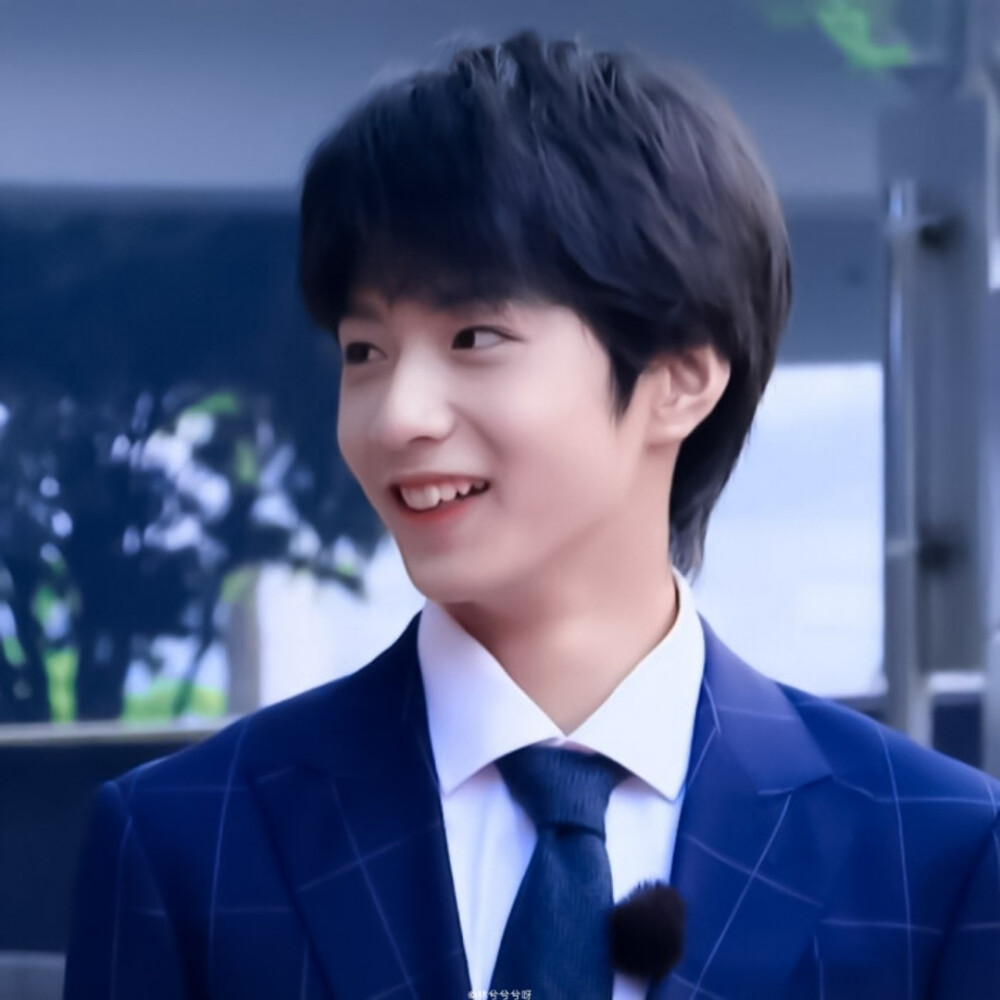 ¤刘耀文
“就承认一笑倾城一见自难忘”
——汪苏泷《一笑倾城》