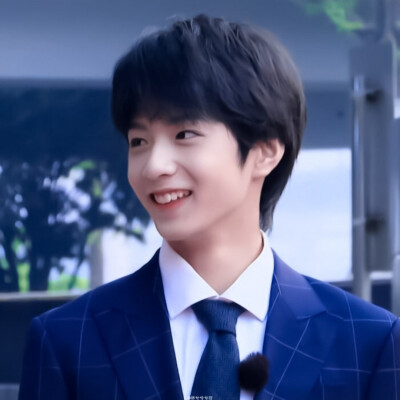 ¤刘耀文
“就承认一笑倾城一见自难忘”
——汪苏泷《一笑倾城》