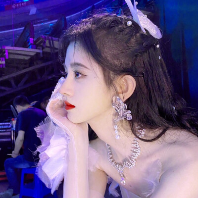 鞠婧祎女头