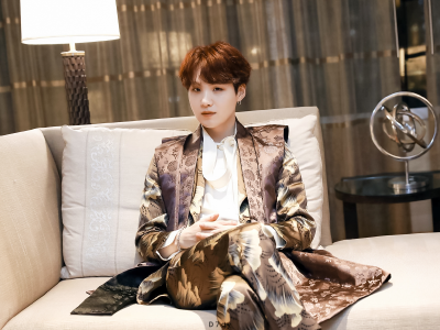の
You can call me artist
You can call me idol
防弹少年团
二传标明D7qy