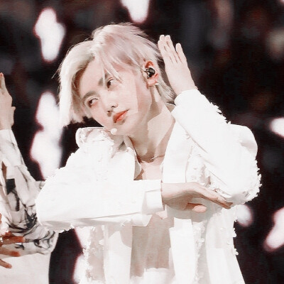 # 白衣少年·焉栩嘉
©SorairoSoda·焉栩嘉