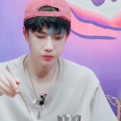 王一博·“奶膘真好看”
二传注明原处江亦，禁二改❌