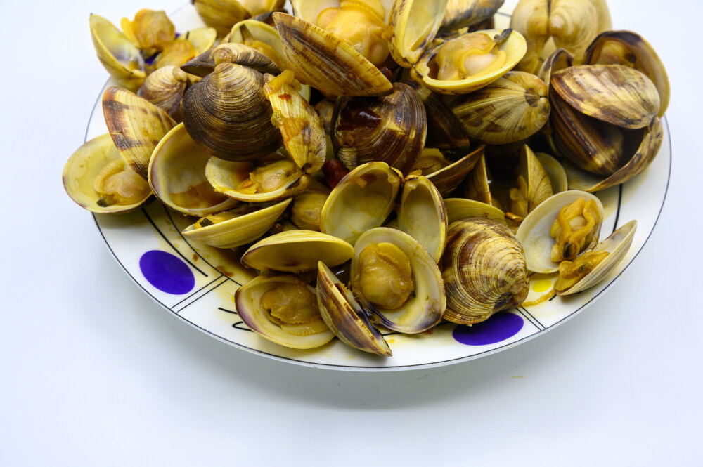 炒蛤蜊 蛤蜊 炒 炒菜 美食 食物 烹调 烹饪 容器 盘子 瓷盘 异形盘 白色瓷盘 圆盘子 静物 食品 中国 新鲜 特写 海鲜 贝壳 饮食 美味 形状 白色背景 摄影 亚洲 健康食物 海产 甲壳动物 有机食品 食物状态 营养 饮食文化 健康食品 海蛤 膳食 户内 主题 贝类 红辣椒 尖椒 绿色食品
