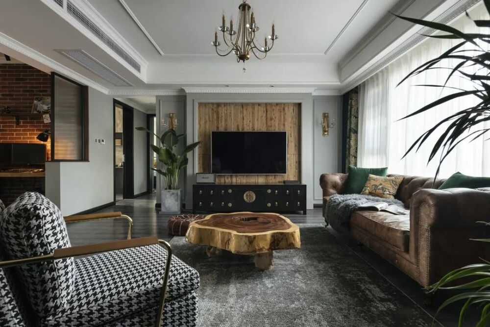 不拘束于某种特定的风格属性，以人为中心，把自然光与影的感受与色彩人文气息结合，让居住在空间中的人有不同的心理感受，舒适的去生活。
项目信息
地址：四川成都 洛森堡新殿
面积：140㎡
风格：复古混搭
户型：四室
预算：40万