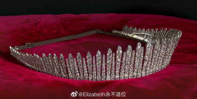 The Fife Fringe Tiara\Necklace 这顶（条）钻石流苏Tiara（项链）是爱德华七世和亚历山德拉王后在1889年送给长女法夫公爵夫人露易丝长公主的结婚礼物。1931年露易丝长公主过世后Tiara就传给了她的长女康诺特的亚瑟…