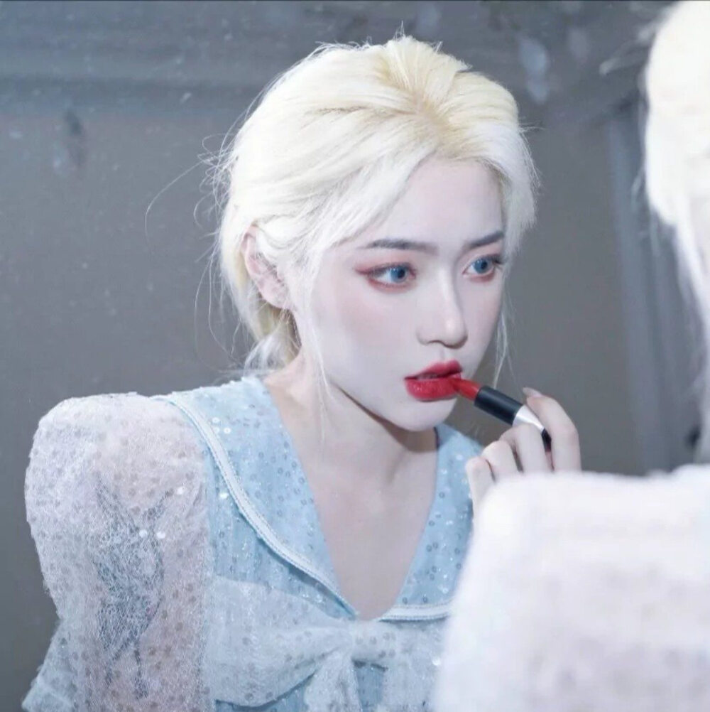 发色小姐姐真人女生头像