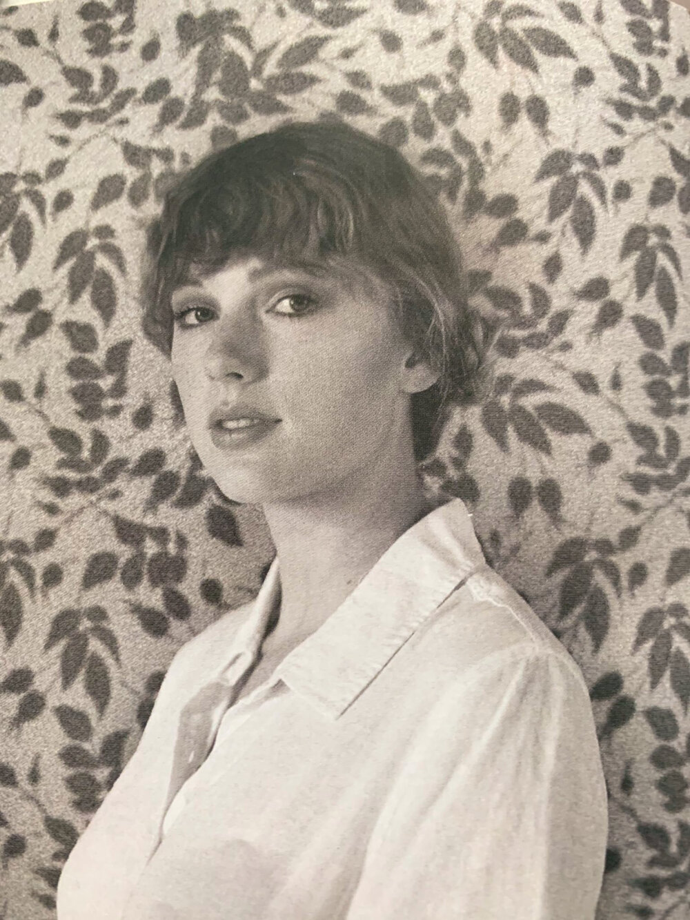 taylorswiftfolklore歌词本写真