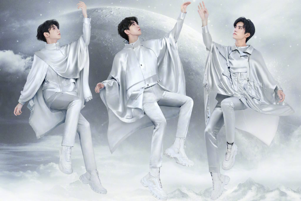 “大家好 我们是TFBOYS”
“我们 明年见”
期待今年的你们:
星星眼王源
梨涡易烊千玺
虎牙王俊凯