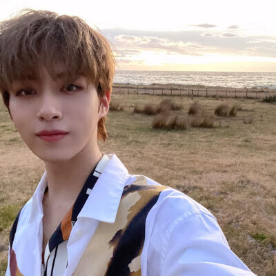 ONEUS 孙东柱/XION
cr.official_oneus