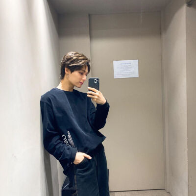 ONEUS 吕焕雄/HWAN WOONG
cr.official_oneus