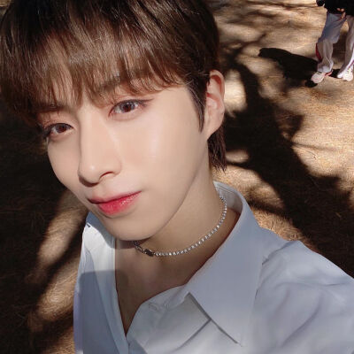 ONEUS 孙东柱/XION
cr.official_oneus