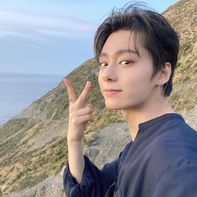 ONEUS 吕焕雄/HWAN WOONG
cr.official_oneus