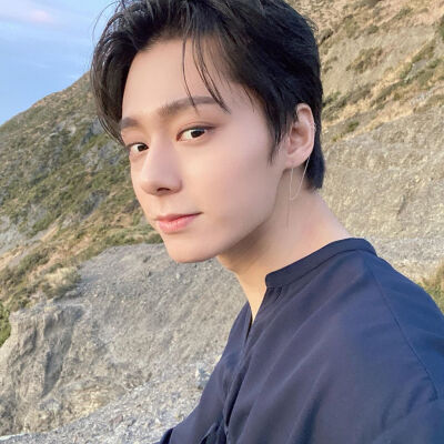 ONEUS 吕焕雄/HWAN WOONG
cr.official_oneus