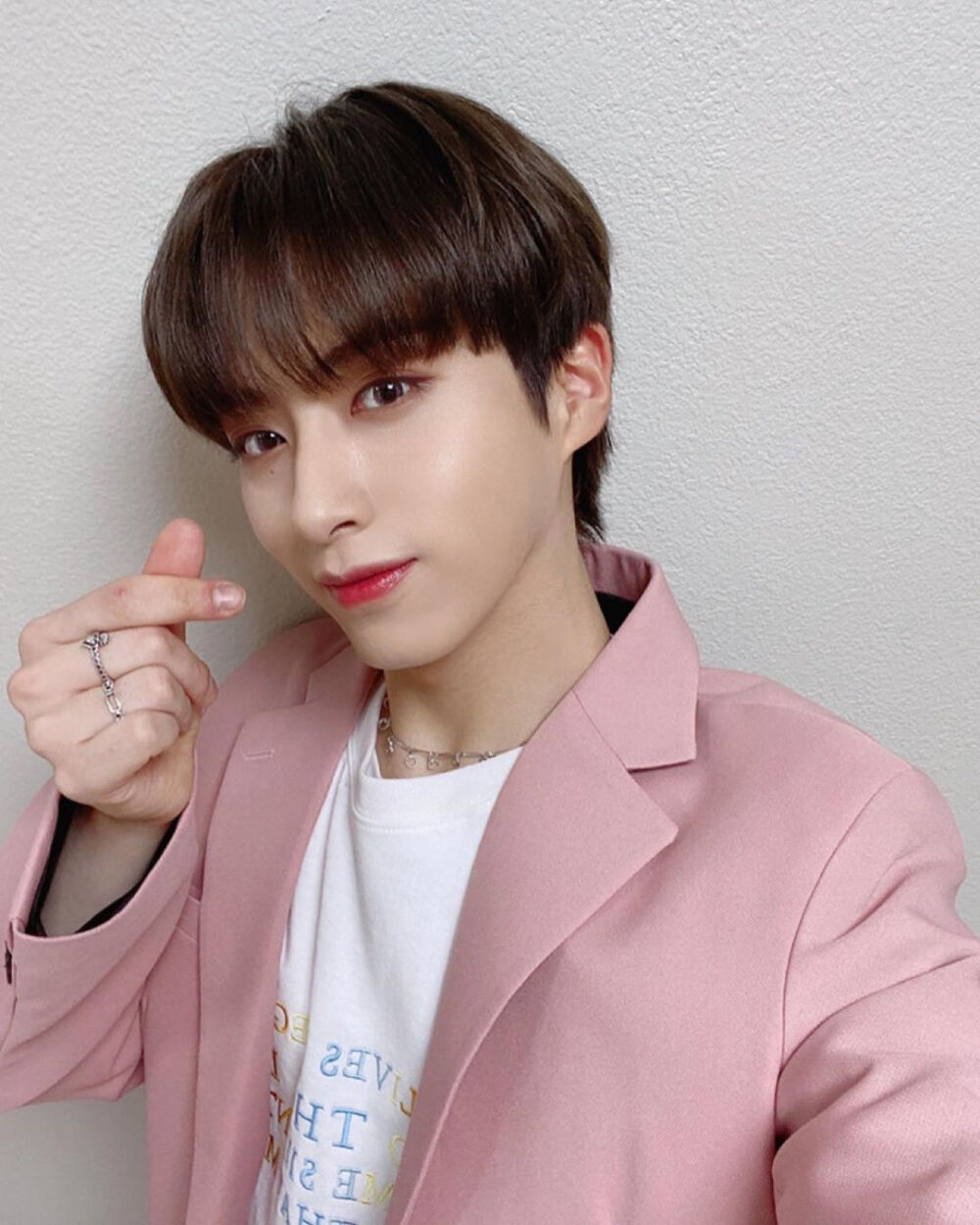 ONEUS 孙东柱/XION
cr.official_oneus