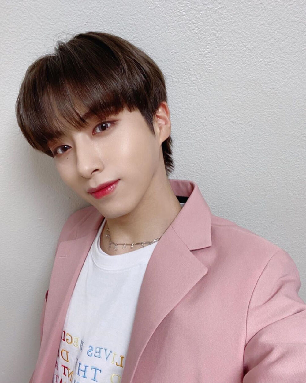 ONEUS 孙东柱/XION
cr.official_oneus