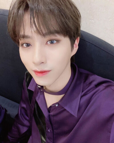 ONEUS 孙东柱/XION
cr.official_oneus