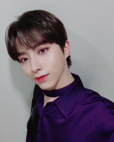 ONEUS 孙东柱/XION
cr.official_oneus