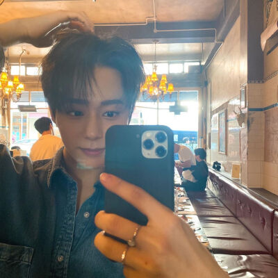 ONEUS 吕焕雄/HWAN WOONG
cr.official_oneus