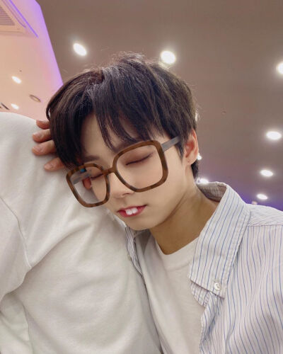 ONEUS 吕焕雄/HWAN WOONG
cr.official_oneus