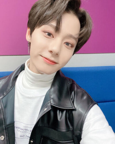 ONEUS 吕焕雄/HWAN WOONG
cr.official_oneus