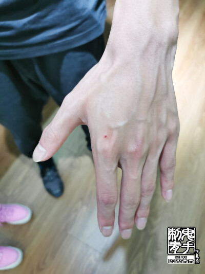 鬼手纹身小鬼店手背红点情侣纹身师无双