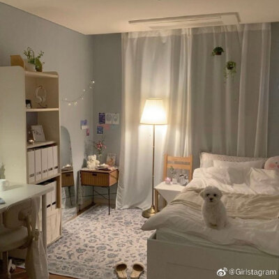 主蓝色调的卧室风格 简约清新给人一种治愈的视觉舒适感 ​​​​