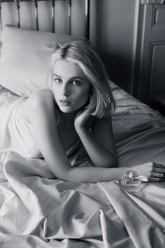 Lucy Boynton 露西·宝通 Chloé Signature系列2020夏季新款淡香水Rose Tangerine宣传写真
[weibo@雪霏Sophia]