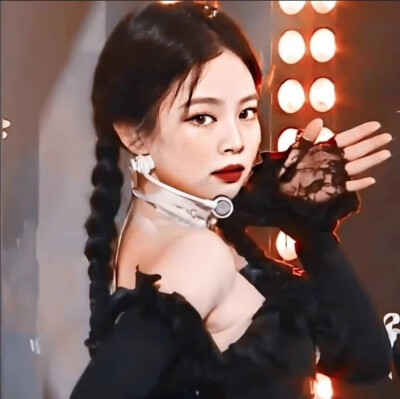 BLACKPINK
Jisoo Jennie Rosé Lisa
壁纸 头像
因为是从微博长图里截取的可能有点边