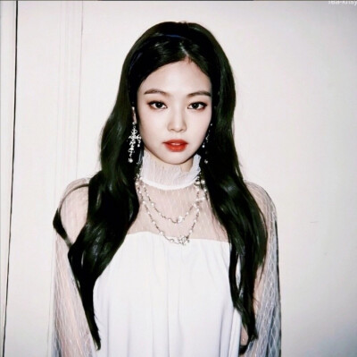 BLACKPINK
Jisoo Jennie Rosé Lisa
壁纸 头像
因为是从微博长图里截取的可能有点边