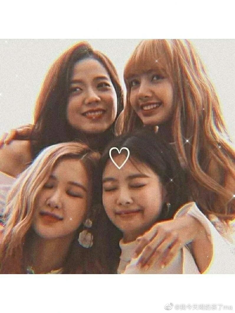 BLACKPINK
Jisoo Jennie Rosé Lisa
壁纸 头像
因为是从微博长图里截取的可能有点边