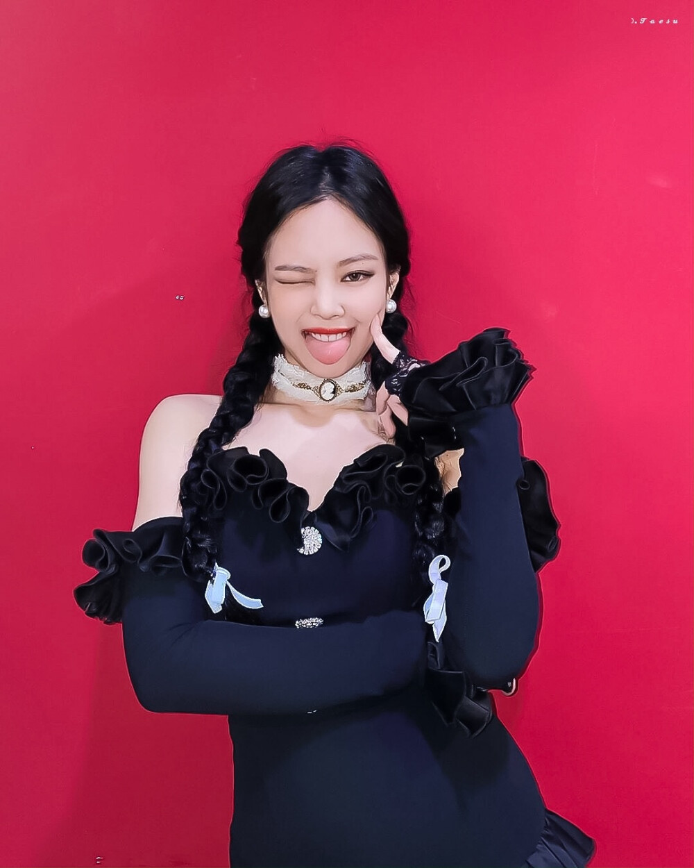 JENNIE妮好辣
cr：初恋桃酥