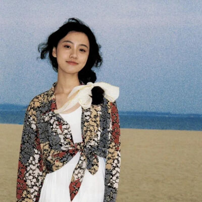 盛夏白瓷梅子汤 碎冰碰壁当啷响