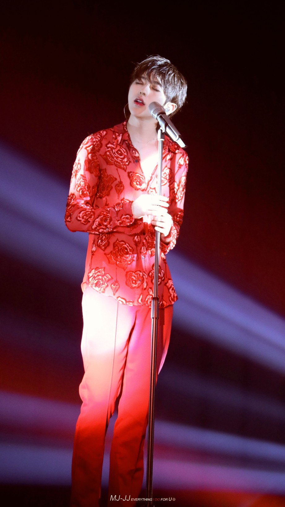 cr:MJ-JJ丨0802
蔡徐坤20200809青春芒果夜