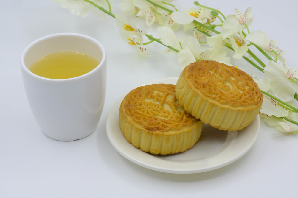 月饼 月团 小饼 丰收饼 团圆饼 甜 面点 馅料 糕点 中式点心 中秋节 中国节日 传统节日 中国传统文化 八月十五 农历 团圆 嫦娥奔月 赏月 烤 烘焙 甜点 食物 食品 美食 美味 中国文化 膳食 饮食 点心 文字 圆形 白色背景 白瓷盘 黑瓷盘 白瓷茶杯 茶 茶水 饮用 喝 白花 装饰 方形盘
