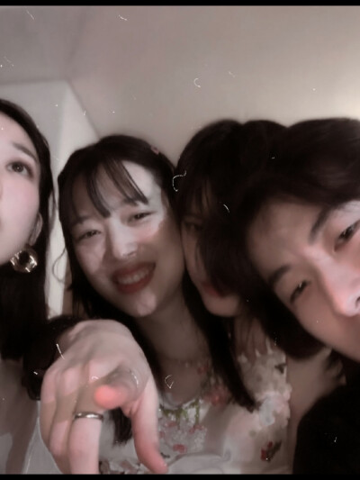 
▹ Sulli's new year's party
