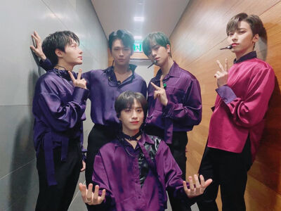 ONEUS
cr.official_oneus