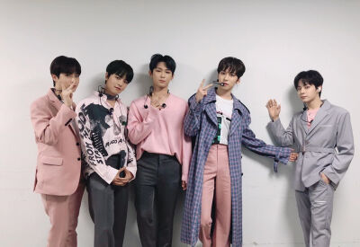 ONEUS
cr.official_oneus