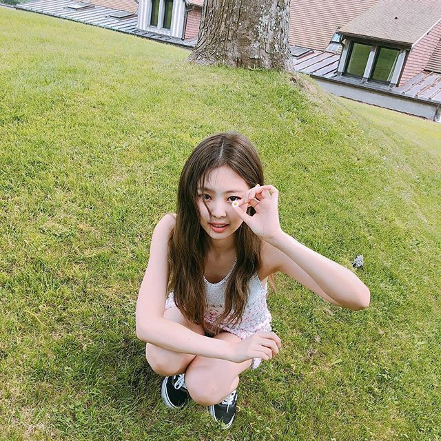 大佬Jennie 甜妹妮妮 笔芯妮妮四宫格
