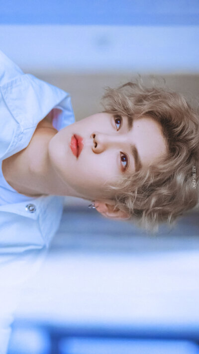 鹿晗cr.logo