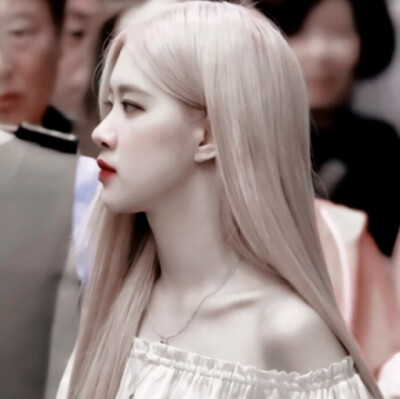 女爱豆 blackpink Rosie 朴彩英 ©®梵卂